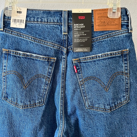 Levi’s RIBCAGE STRAIGHT ANKLE Jeans - Picture 4 of 10